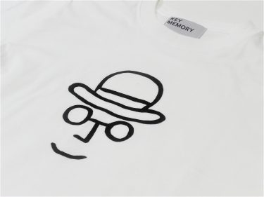 メガネとハットのイラストTシャツ