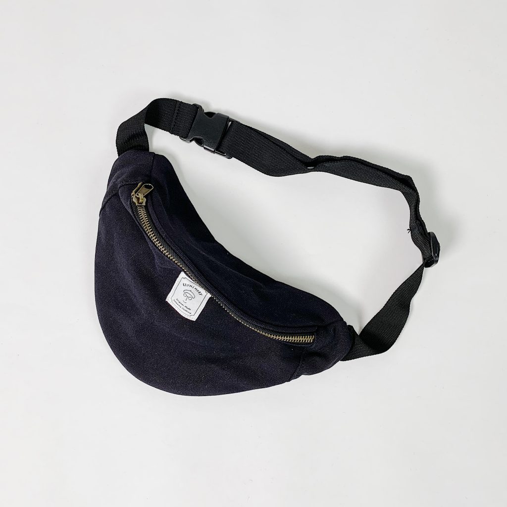 クロスボディバッグ　ブラック(黒)