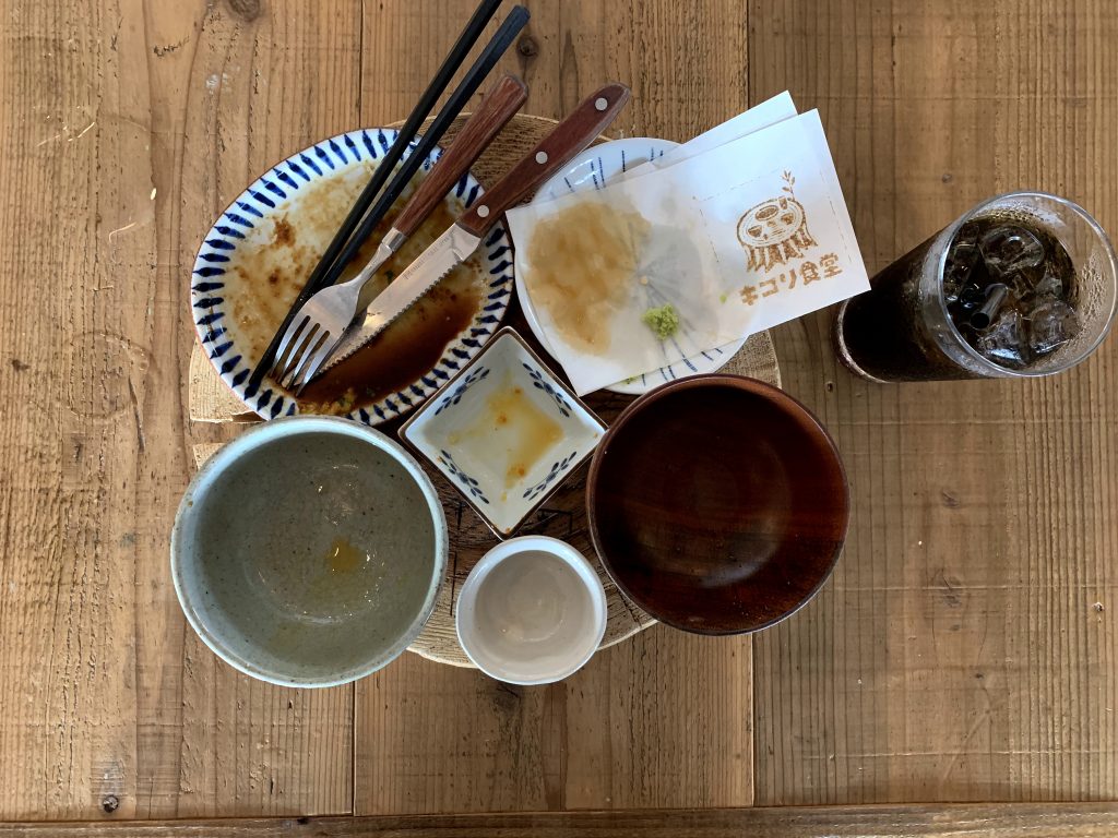 海沿いのキコリ食堂　全部のせ切り株定食