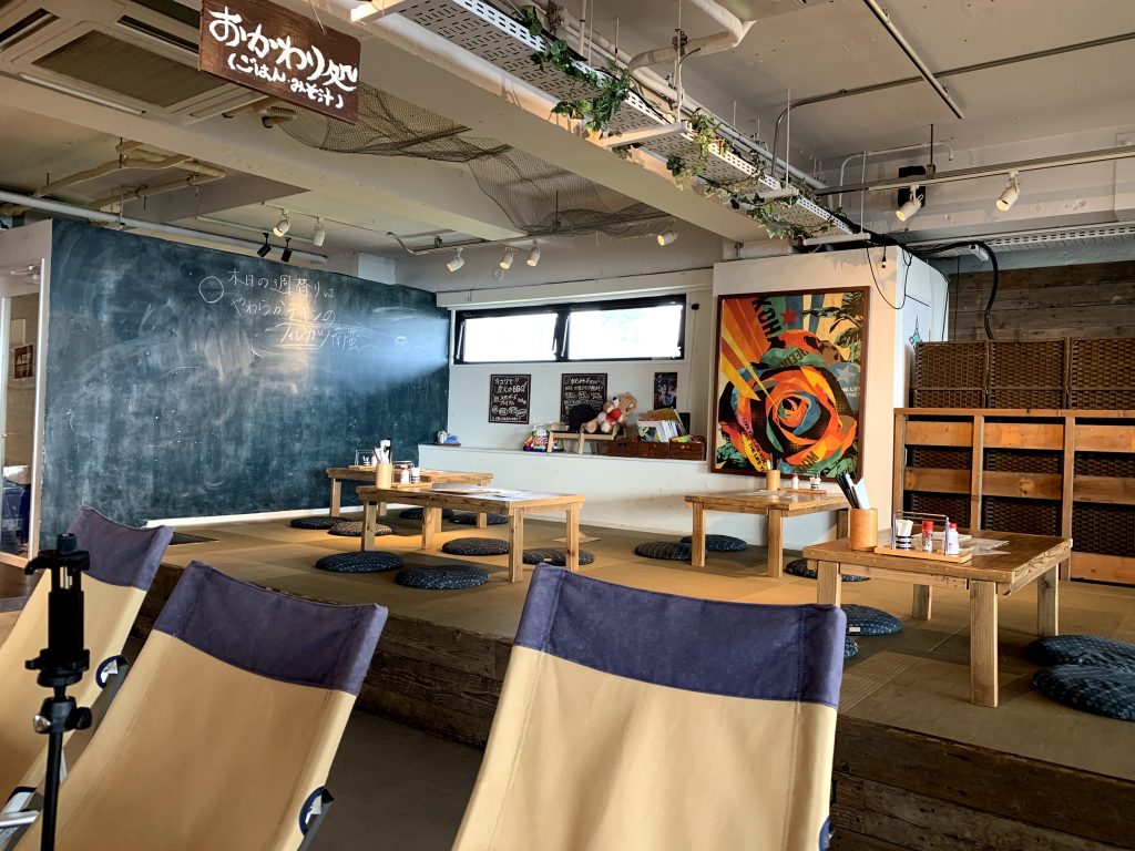 海沿いのキコリ食堂　畳　黒板