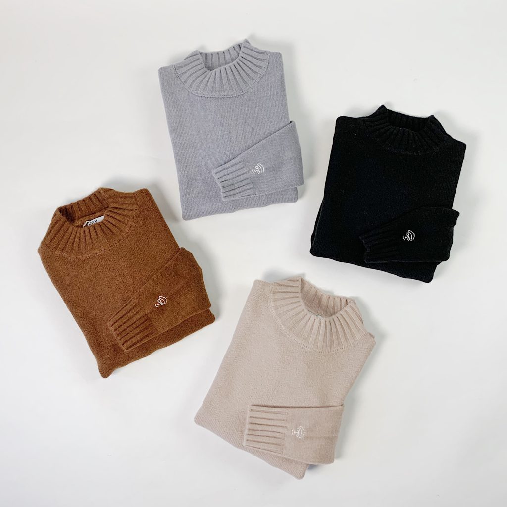 ボトルネックニット　カシミヤ　刺繍