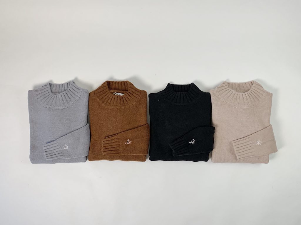 ボトルネックニット　カシミヤ　刺繍