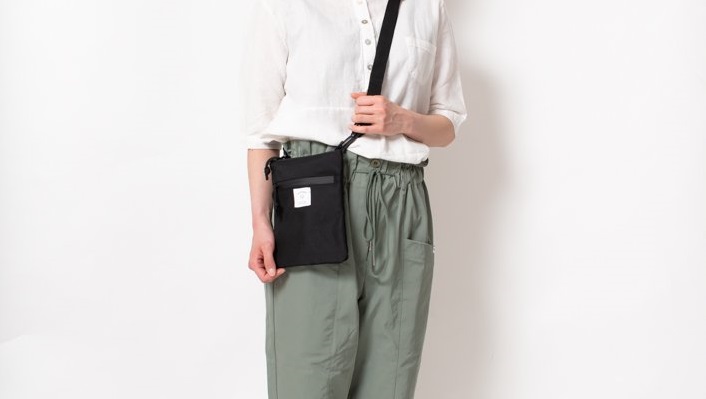 黒サコッシュ　小さめサコッシュ　小さめバッグ