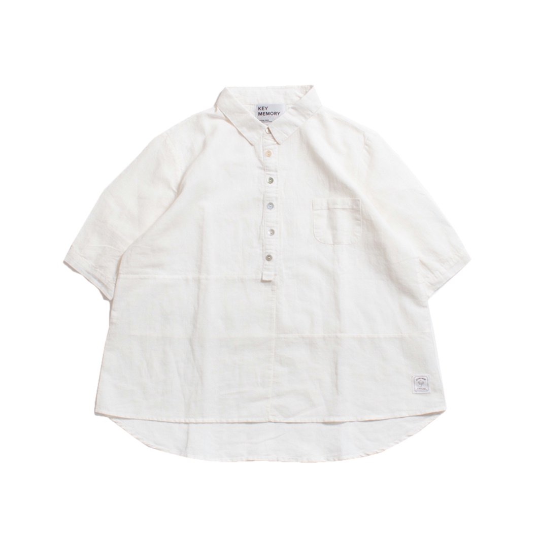 白シャツ　夏コーデ　レディース