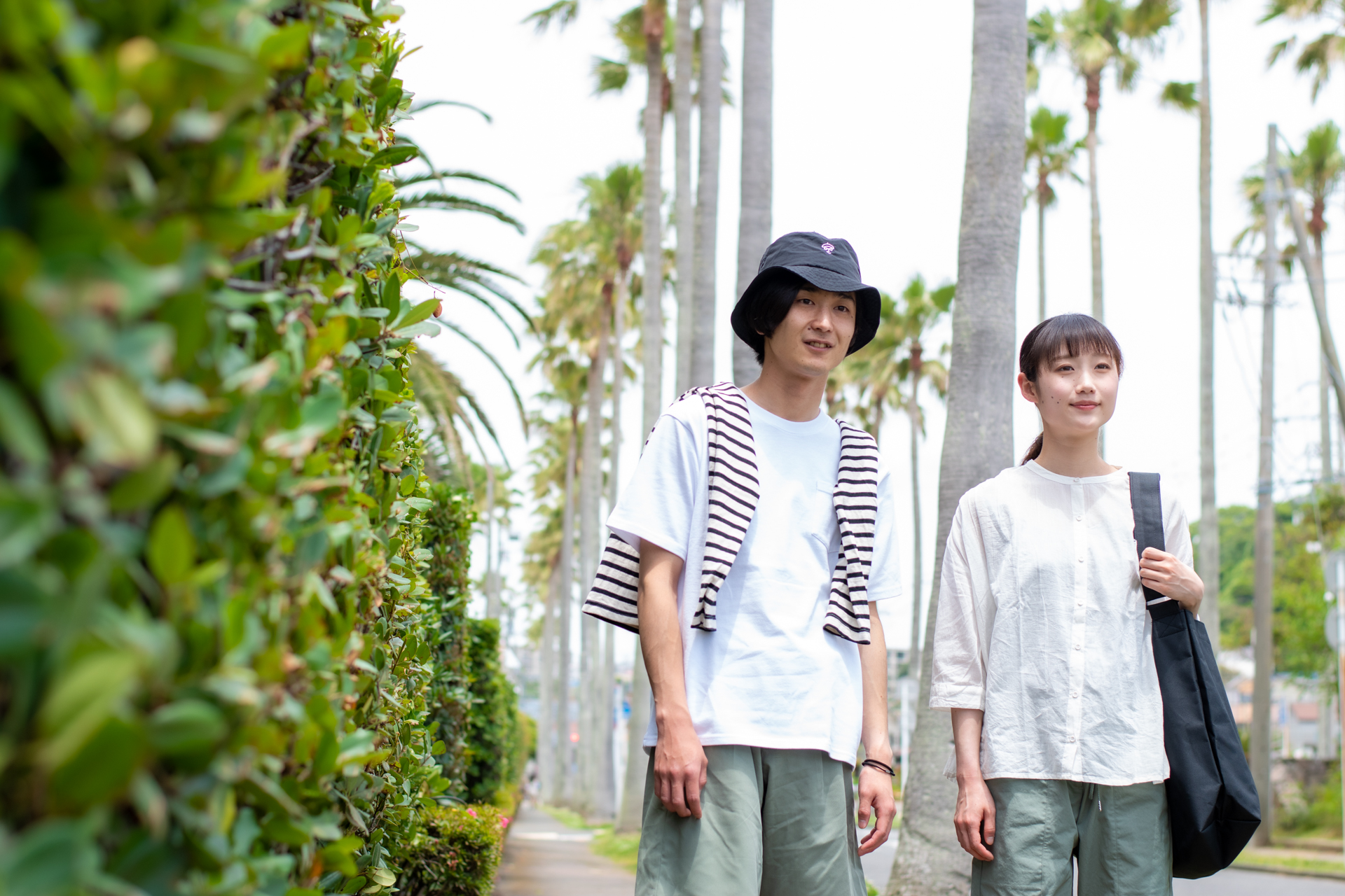 リンクコーデ　カーキ　白Tシャツ