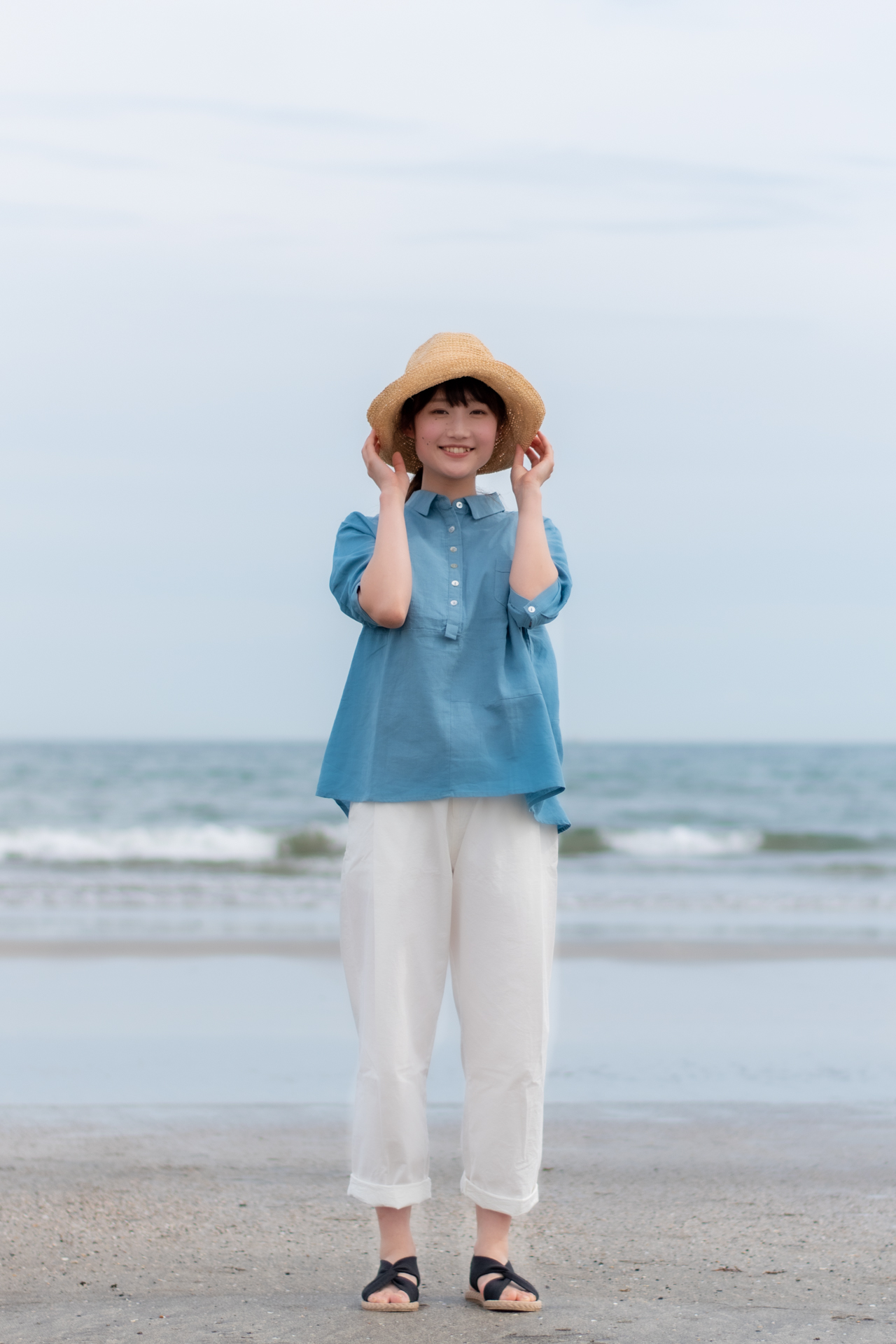 白パンツ レディースコーデ 夏コーデ