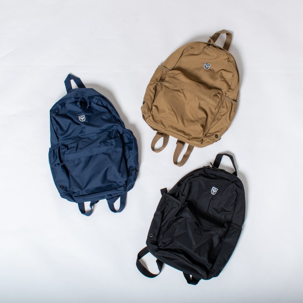 黒リュック　ネイビーリュック　ベージュリュック