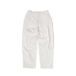 白パンツ　レディース　夏コーデ